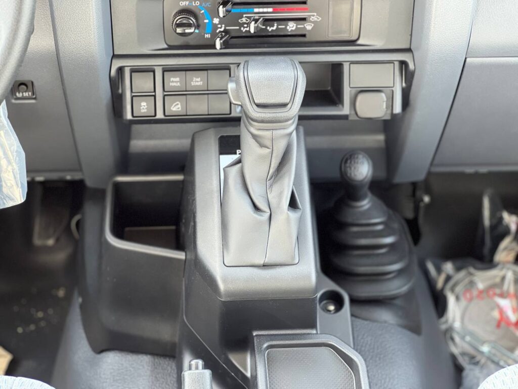 Land Cruiser Pickup LC79 4.0L PTR AT DC 2024 for Sale in UAE